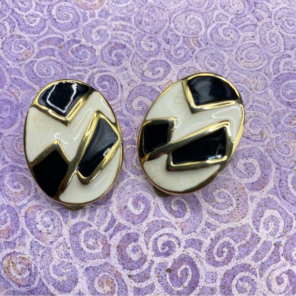 Vintage Clip-On Earrings Bundle of Three Pairs Gold Tone - Picture 5 of 9